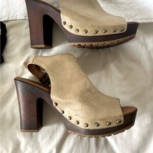 KORKS Wood and tan leather platform heel! So cute. Platform bottom. Size 9